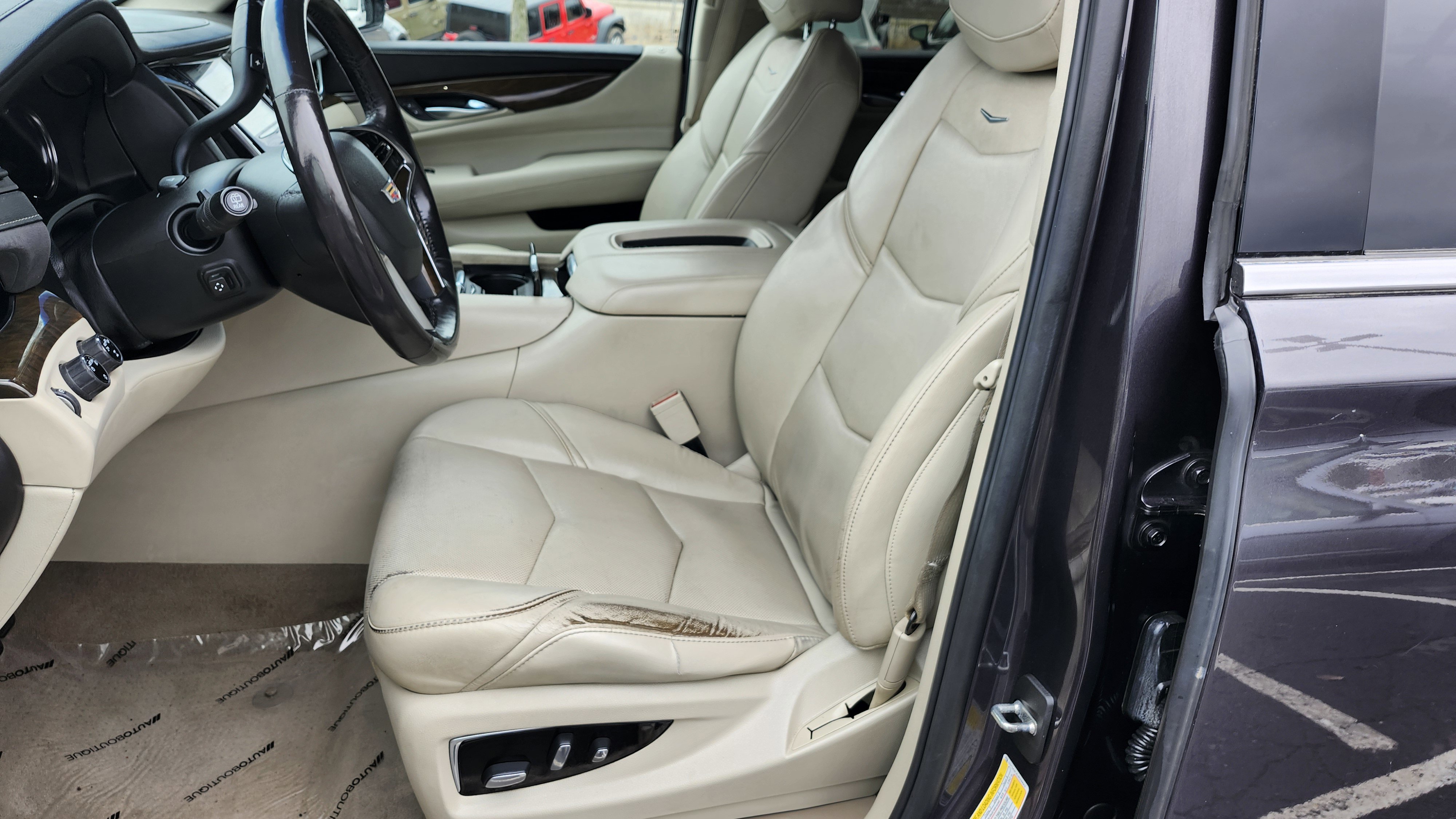 Used 2018 Cadillac Escalade ESV Premium Luxury image 29