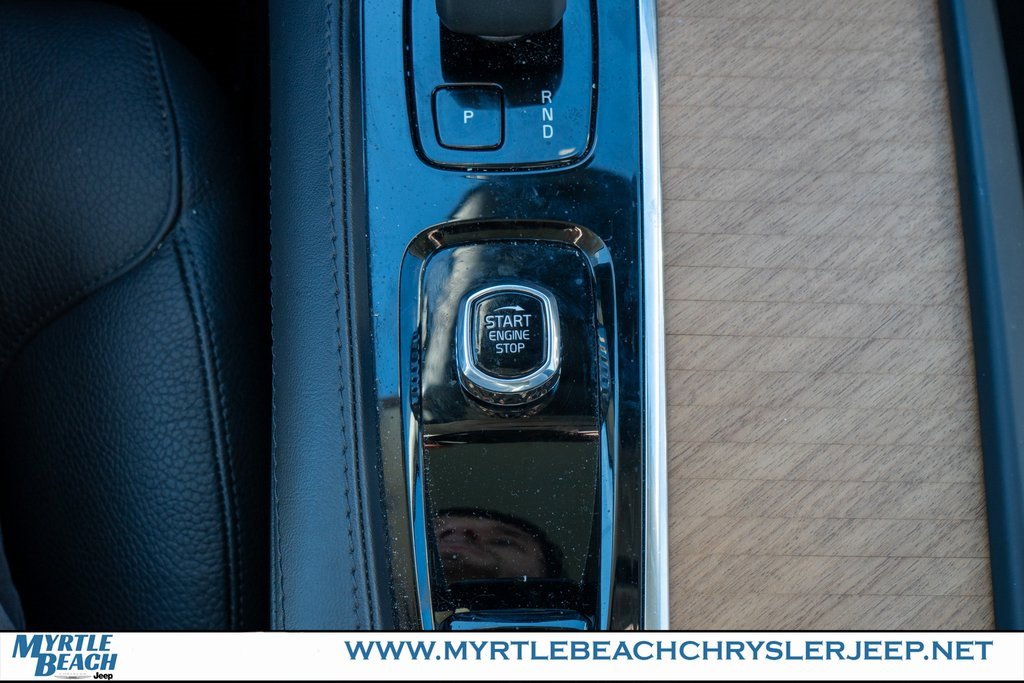 Used 2023 Volvo XC90 B6 Plus image 29