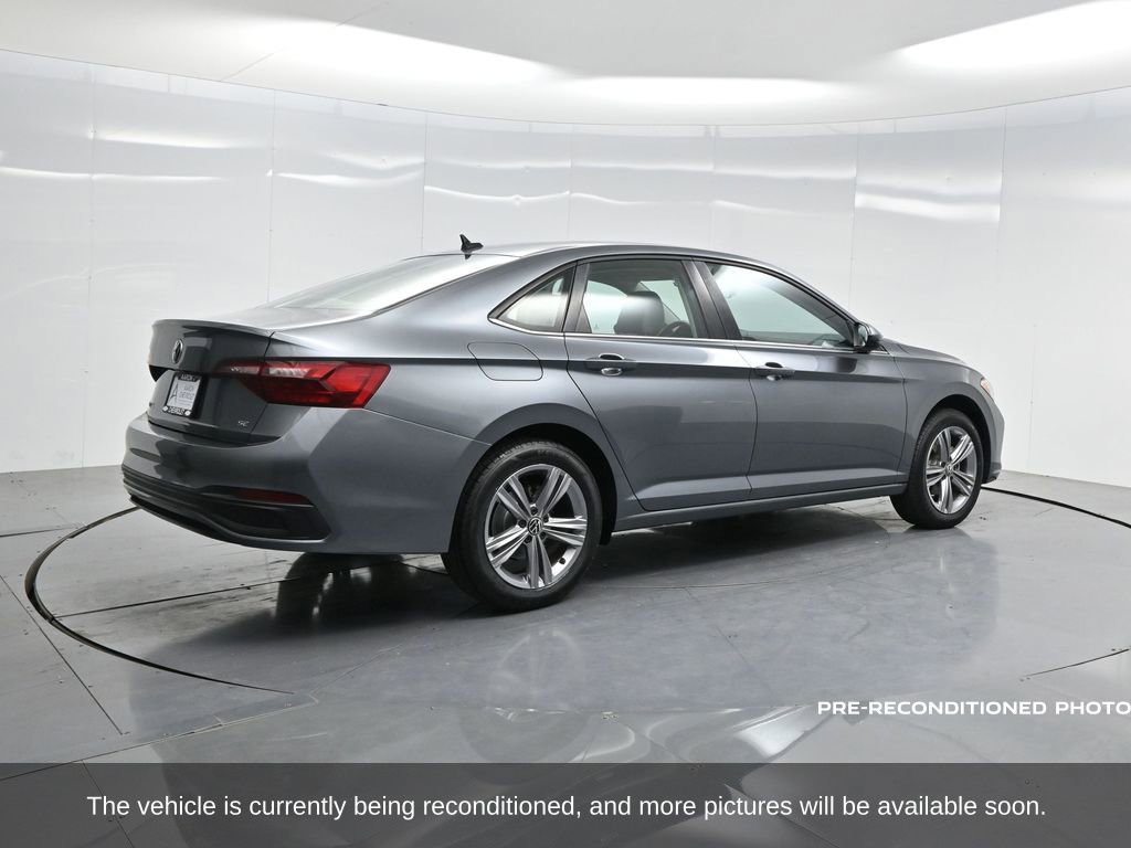 Used 2022 Volkswagen Jetta SE image 40