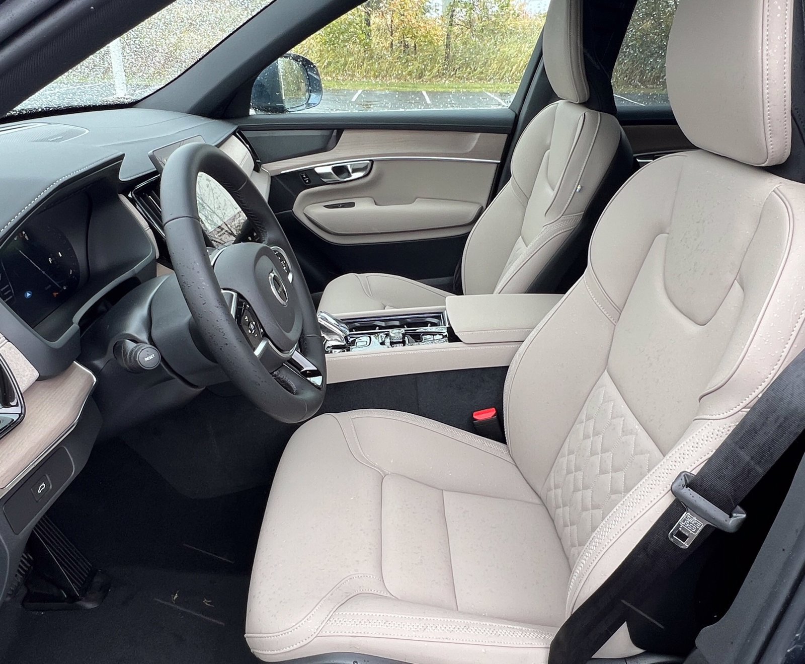 New 2026 Volvo XC90 B6 Plus w/ Protection Package Premier AWD/4WD image 15