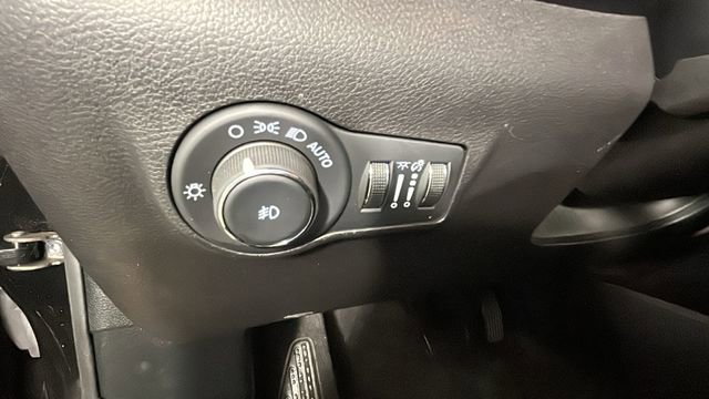 Used 2024 Jeep Compass Latitude w/ Sun and Sound Group AWD/4WD image 20