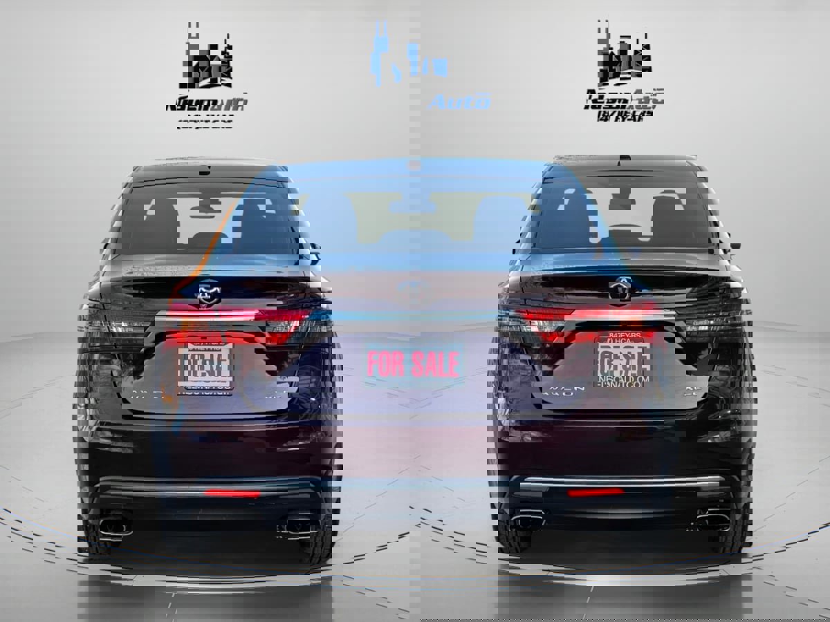 Used 2018 Toyota Avalon XLE image 6