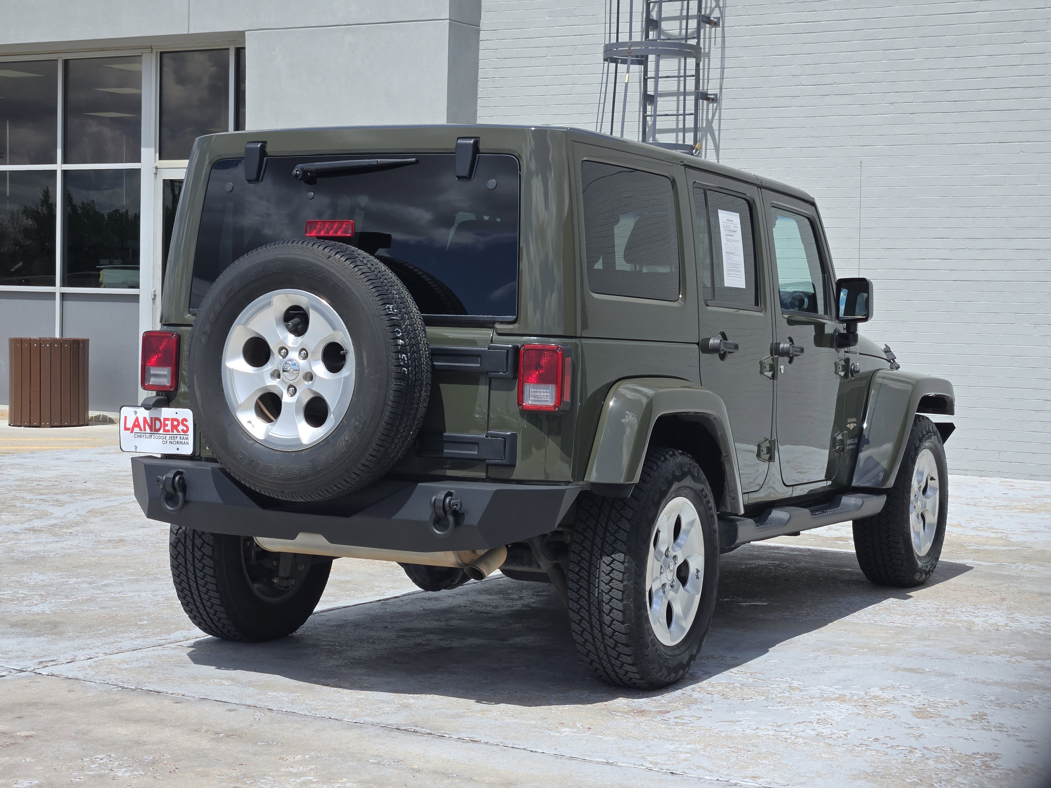 Used 2015 Jeep Wrangler Unlimited Sahara w/ Connectivity Group AWD/4WD image 7
