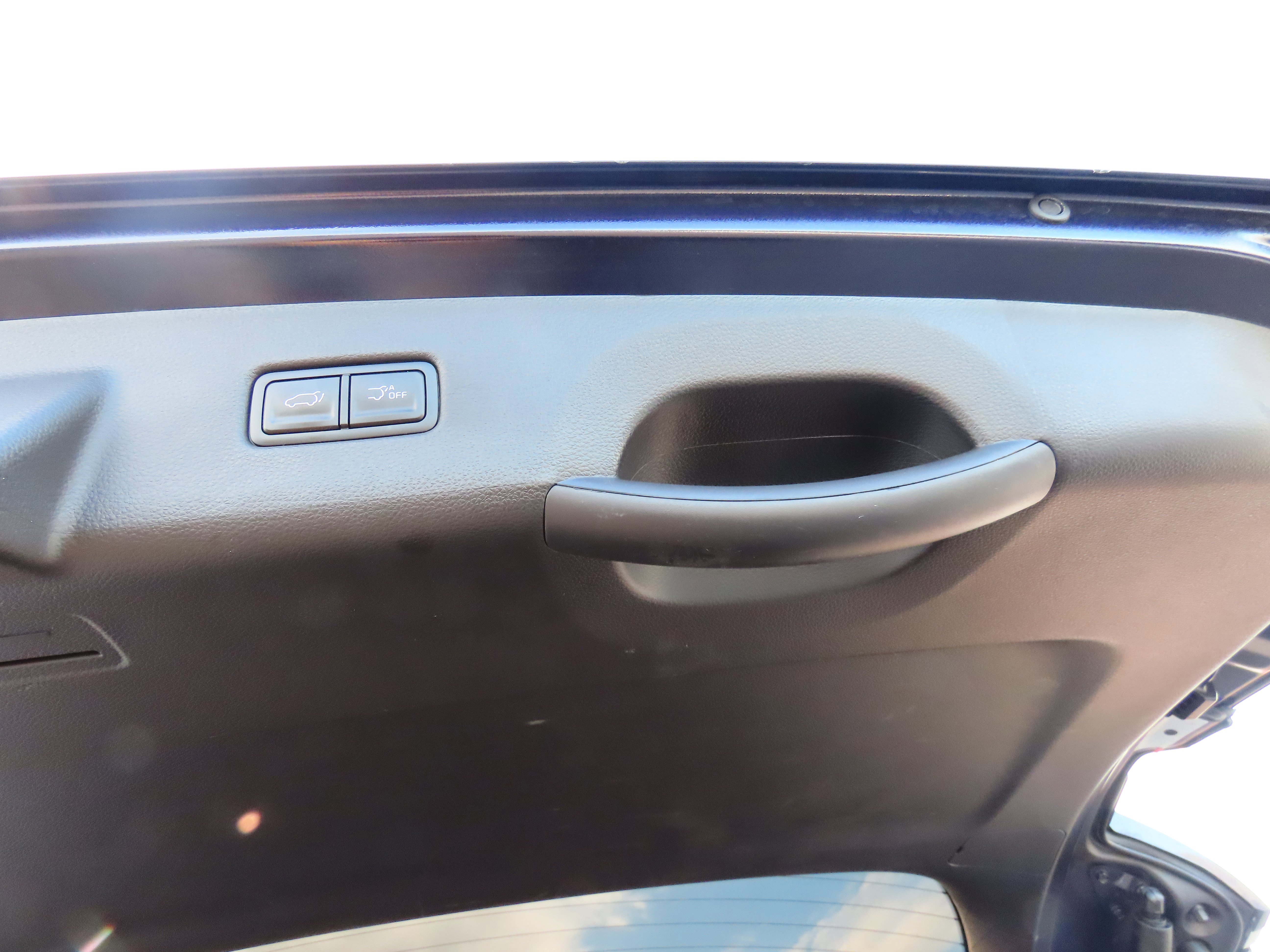 Used 2025 Kia Carnival EX image 19