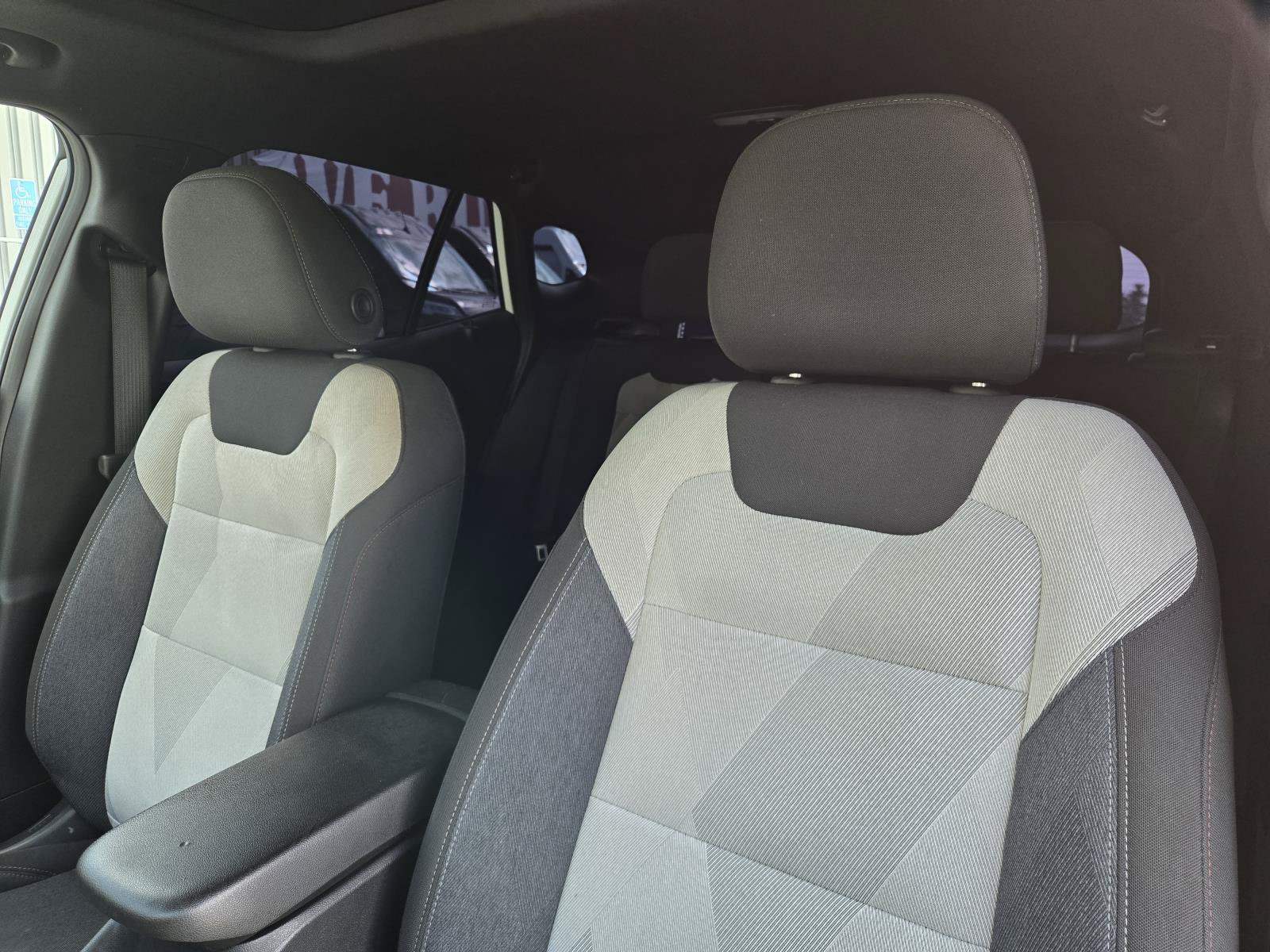 Used 2024 Chevrolet Trax RS w/ Sunroof Package FWD image 22