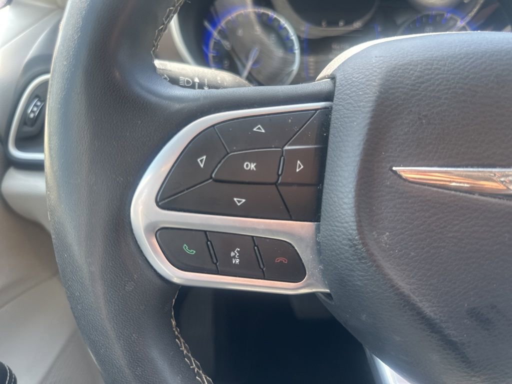 Used 2022 Chrysler Voyager LX image 28