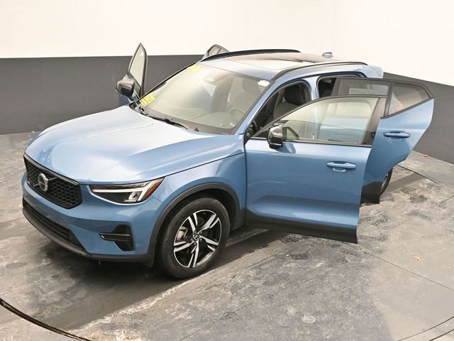 Used 2024 Volvo XC40 B5 Core image 60