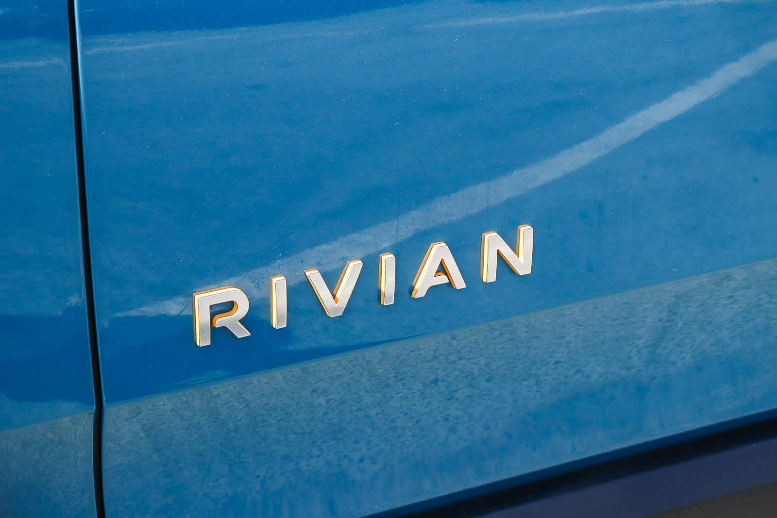 Used 2023 Rivian R1S Adventure image 12