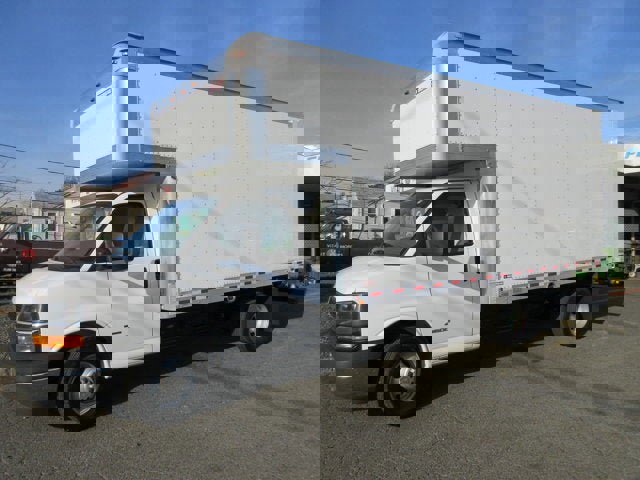 Used 2017 Ford E-450 and Econoline 450 Super Duty w/ Shuttle Bus Prep Package RWD image 31