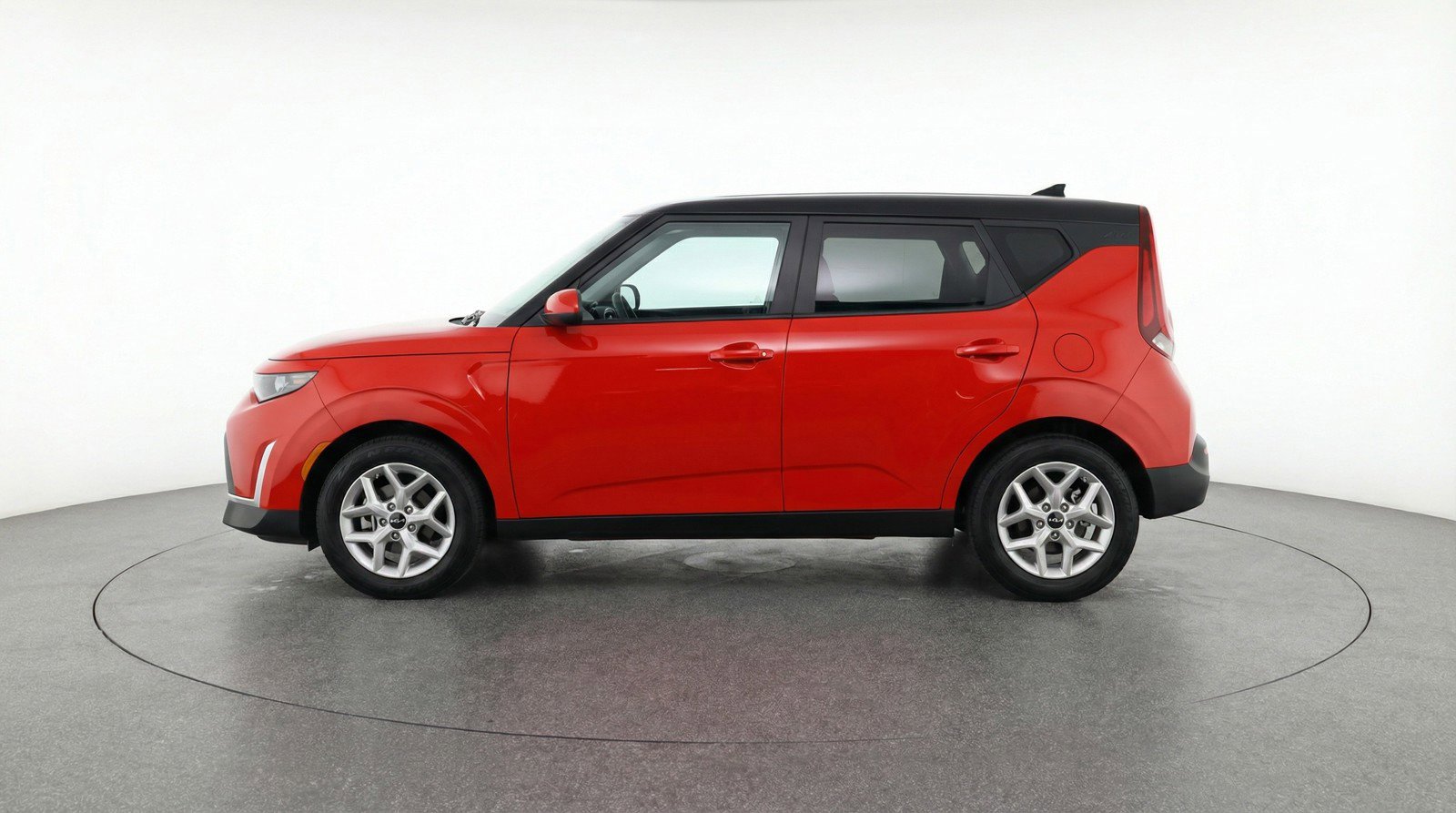 Used 2025 Kia Soul LX w/ LX Technology Package image 3