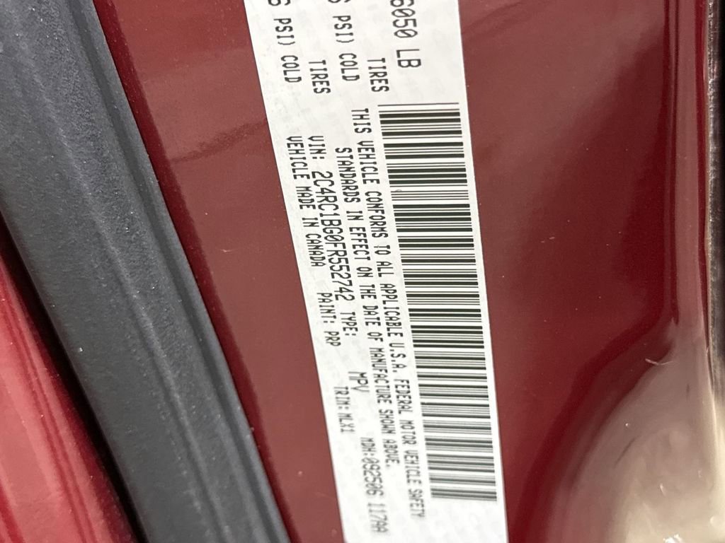 Used 2015 Chrysler Town & Country Touring image 28