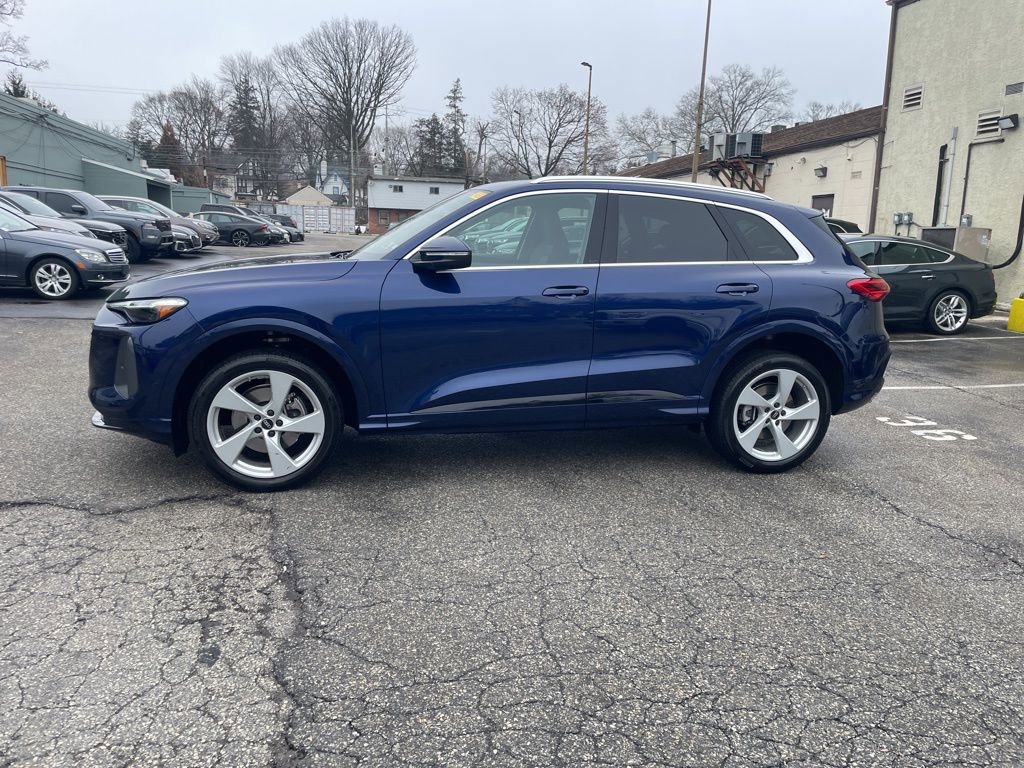 Used 2025 Audi Q5 Premium Plus w/ Premium Plus image 2
