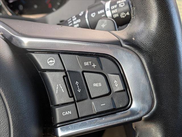 Used 2019 Jaguar F-PACE Prestige image 12