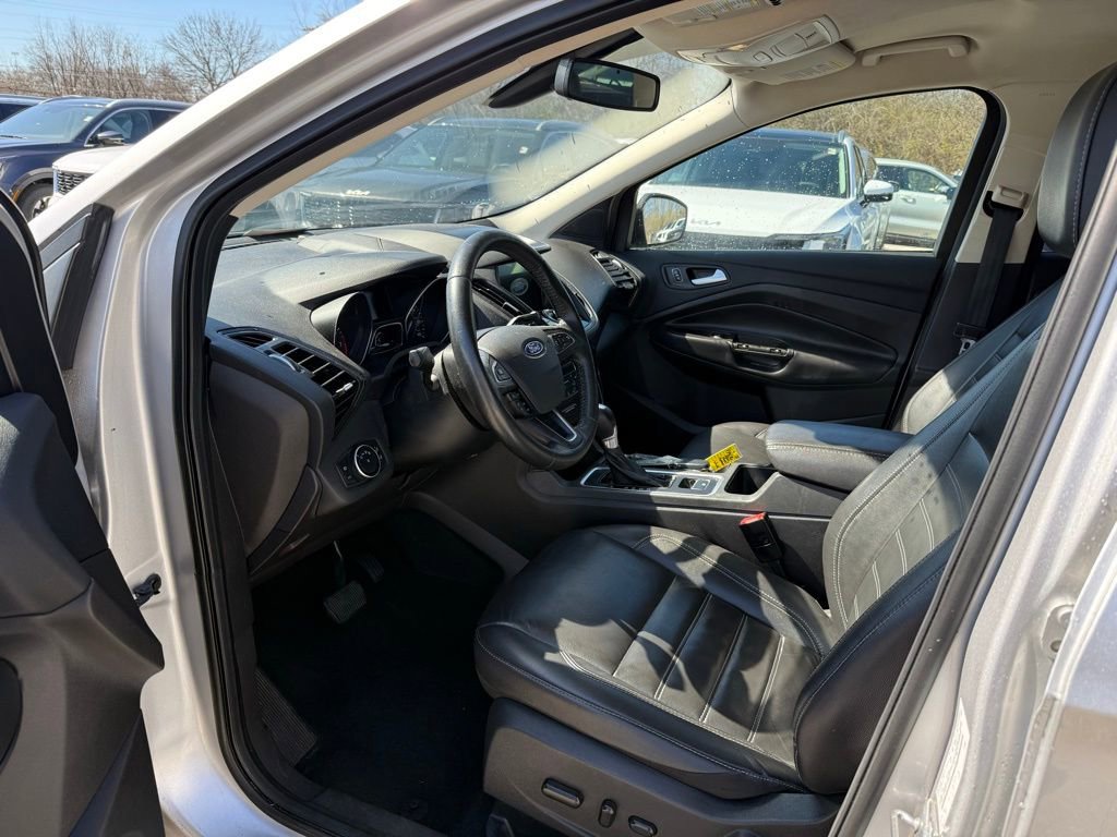 Used 2017 Ford Escape Titanium image 9
