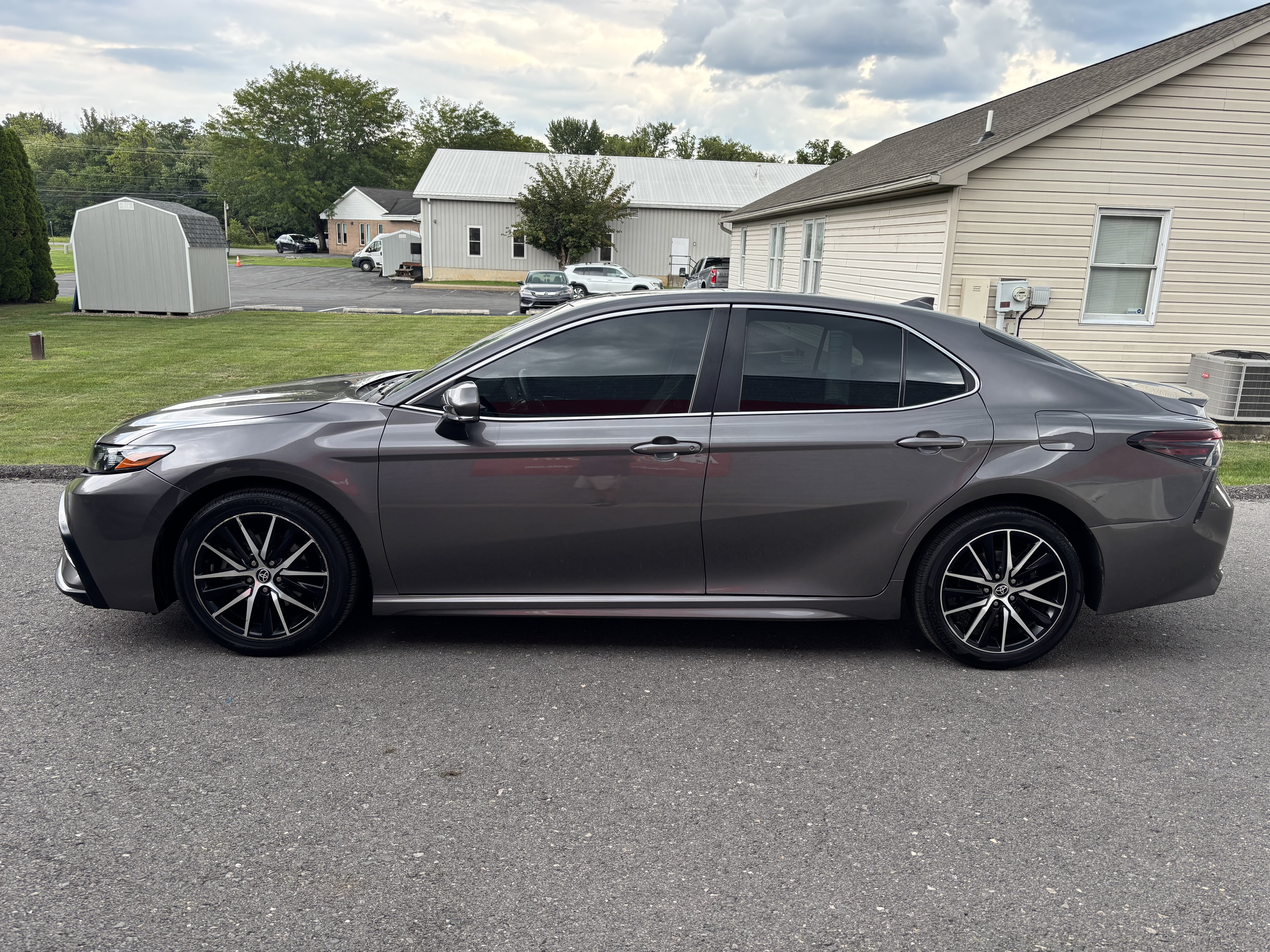 Used 2023 Toyota Camry SE w/ Cold Weather Package FWD image 7