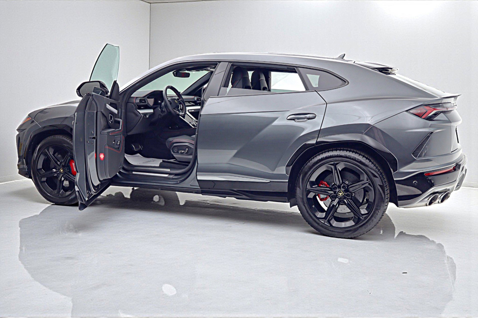 Used 2020 Lamborghini Urus image 6