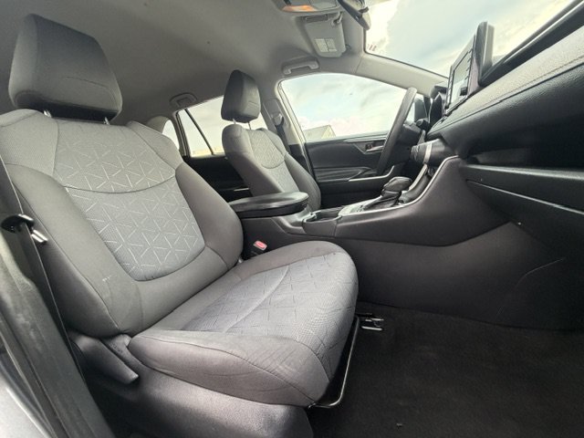 Used 2020 Toyota RAV4 XLE FWD image 8