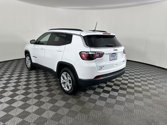 Certified 2024 Jeep Compass Latitude AWD/4WD image 2