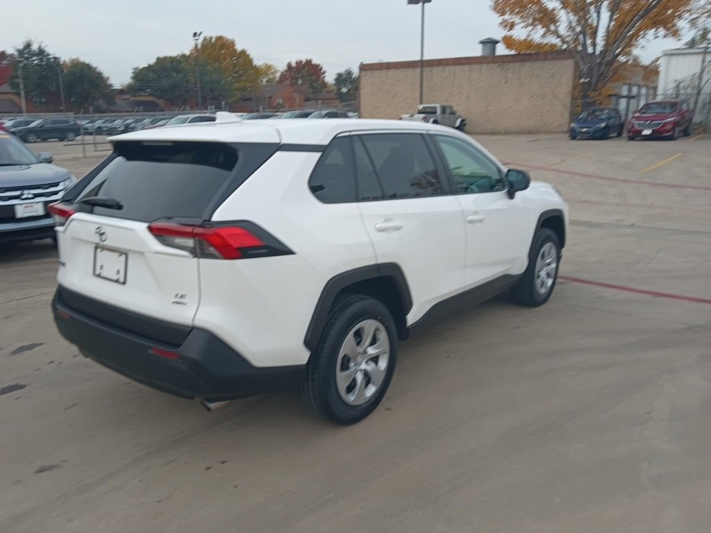 Used 2025 Toyota RAV4 LE image 9