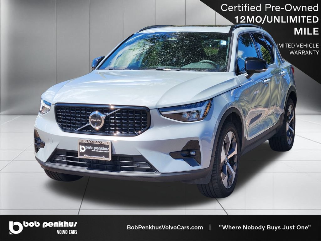 Used 2025 Volvo XC40 B5 Plus AWD/4WD image 23
