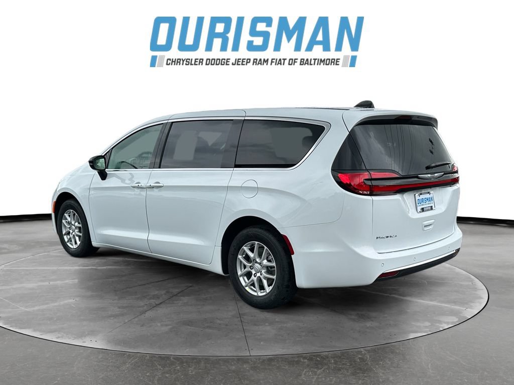New 2025 Chrysler Pacifica Select FWD image 4