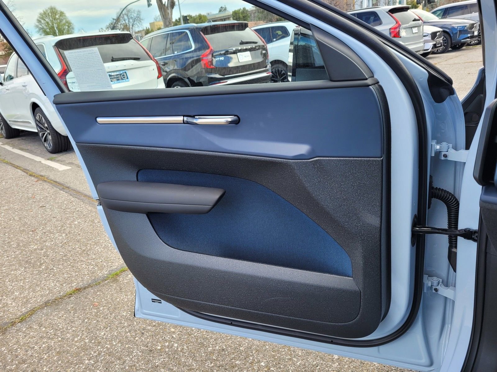 New 2026 Volvo EX30 Plus w/ Protection Package image 16