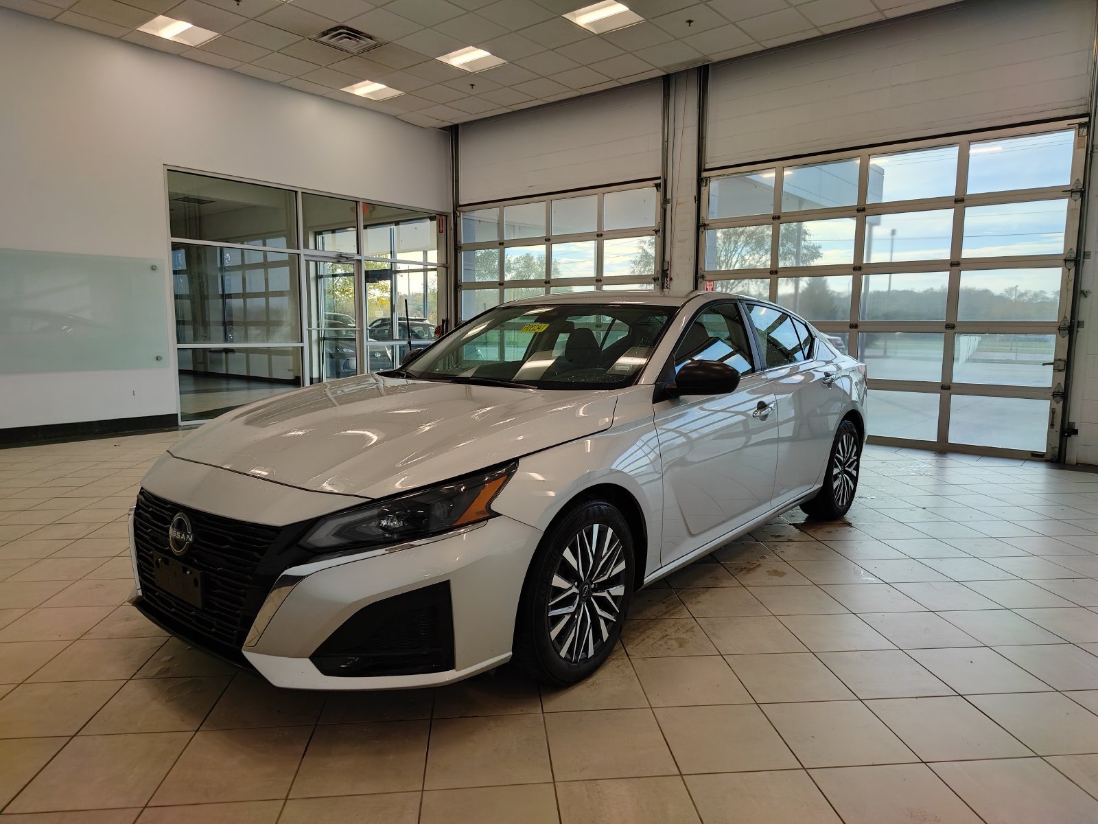 Used 2025 Nissan Altima 2.5 SV FWD image 7