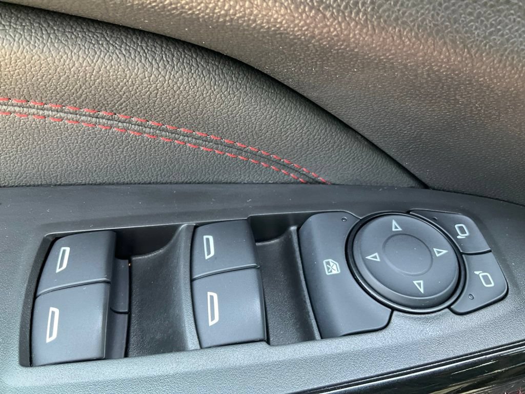 Used 2024 Chevrolet Trax RS w/ Sunroof Package FWD image 28