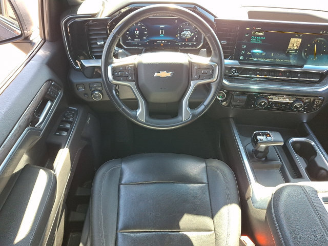 Used 2022 Chevrolet Silverado 1500 LTZ w/ LTZ Convenience Package II AWD/4WD image 3