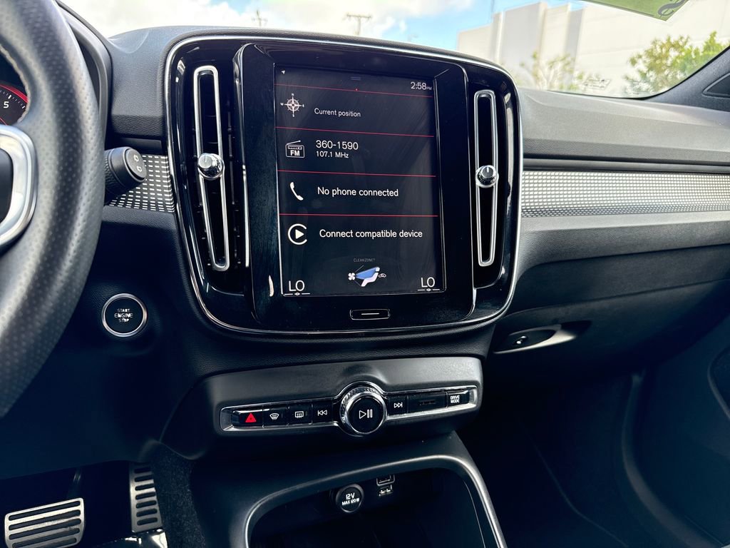 Used 2020 Volvo XC40 T5 R-Design image 19