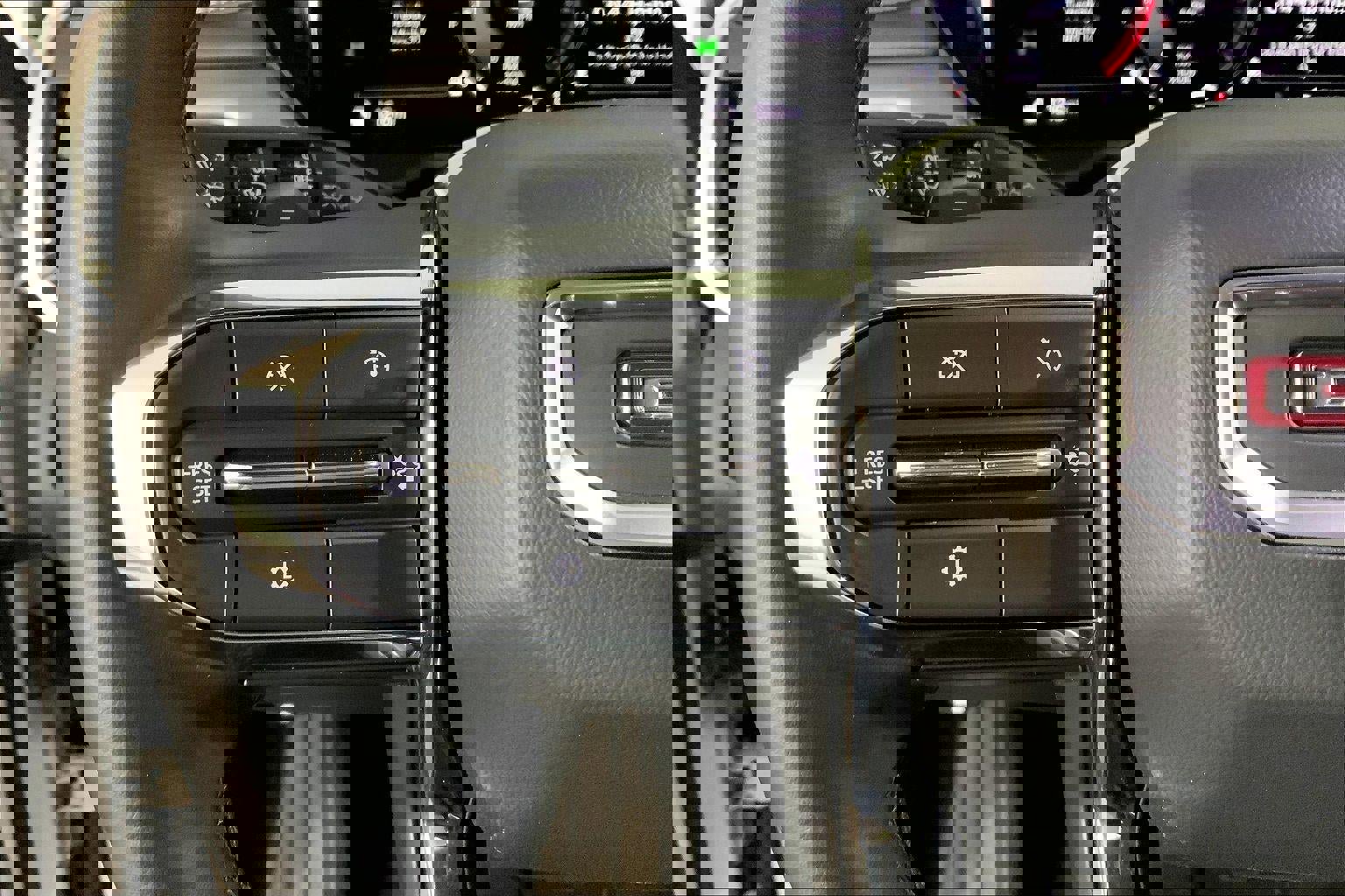 Used 2025 GMC Acadia Elevation image 18