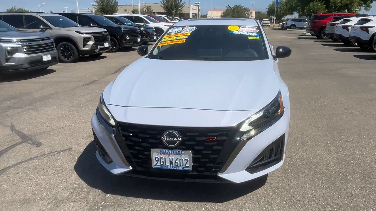 Used 2023 Nissan Altima 2.5 SR w/ SR Premium Package FWD image 2