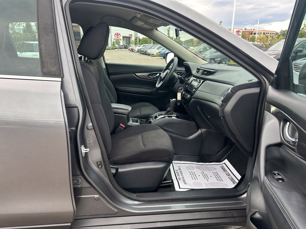 Used 2018 Nissan Rogue S AWD/4WD image 12