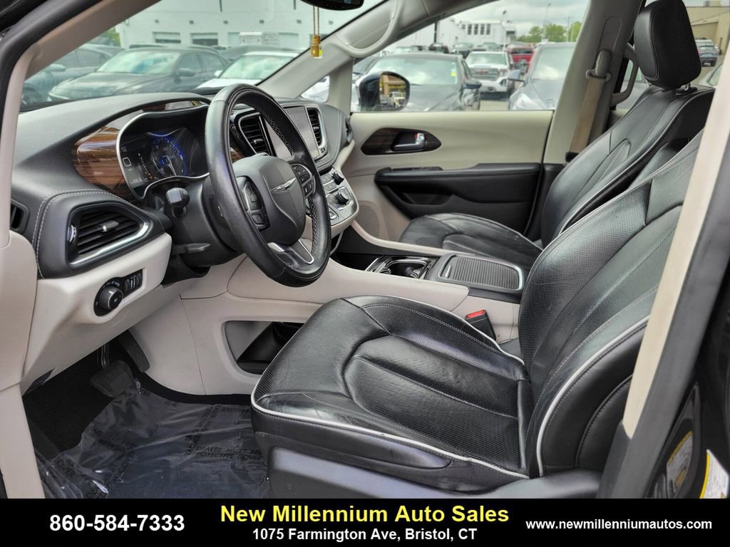 Used 2022 Chrysler Pacifica Limited image 17