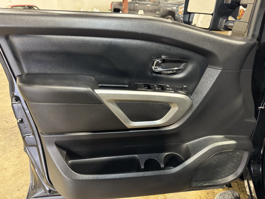 Used 2018 Nissan Titan SV w/ SV Convenience Package image 36