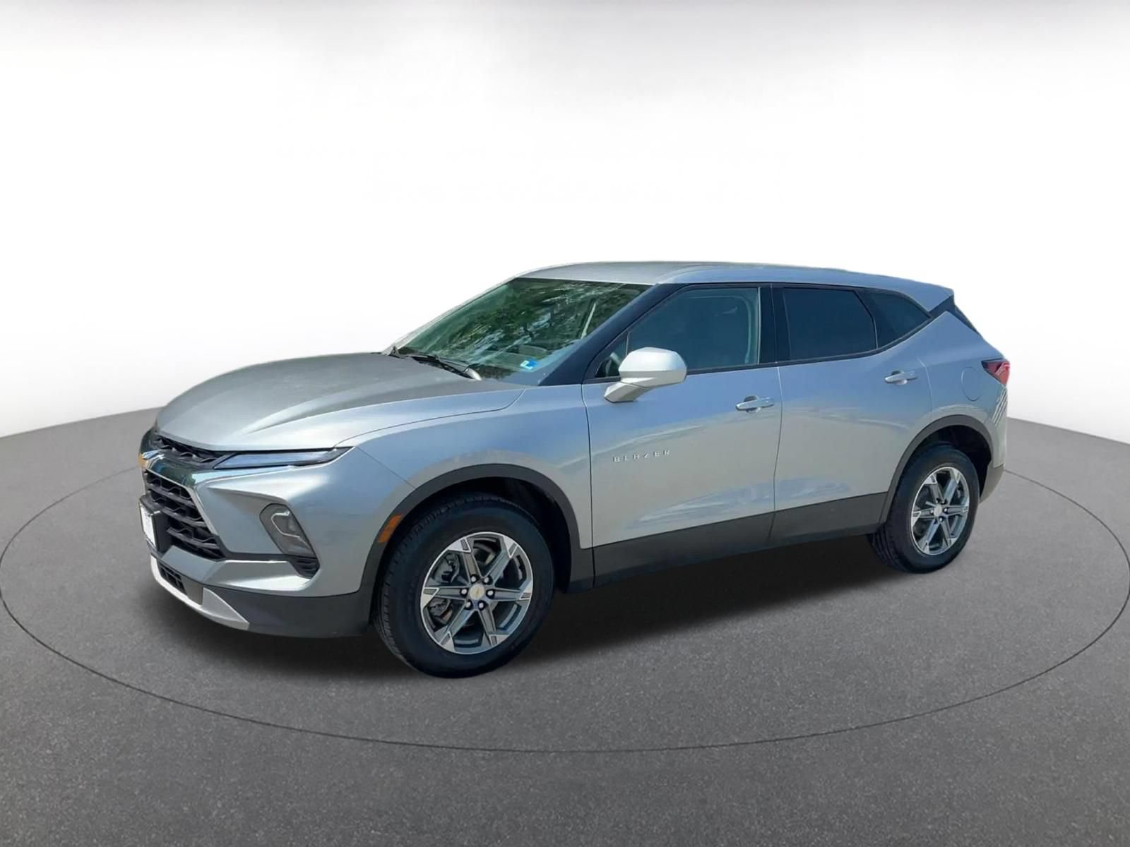 Used 2025 Chevrolet Blazer LT FWD image 8