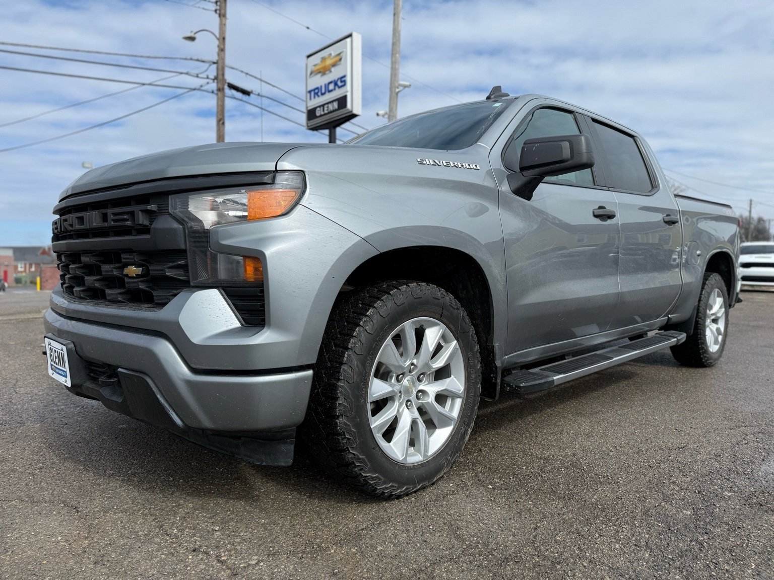 Used 2023 Chevrolet Silverado 1500 Custom image 2