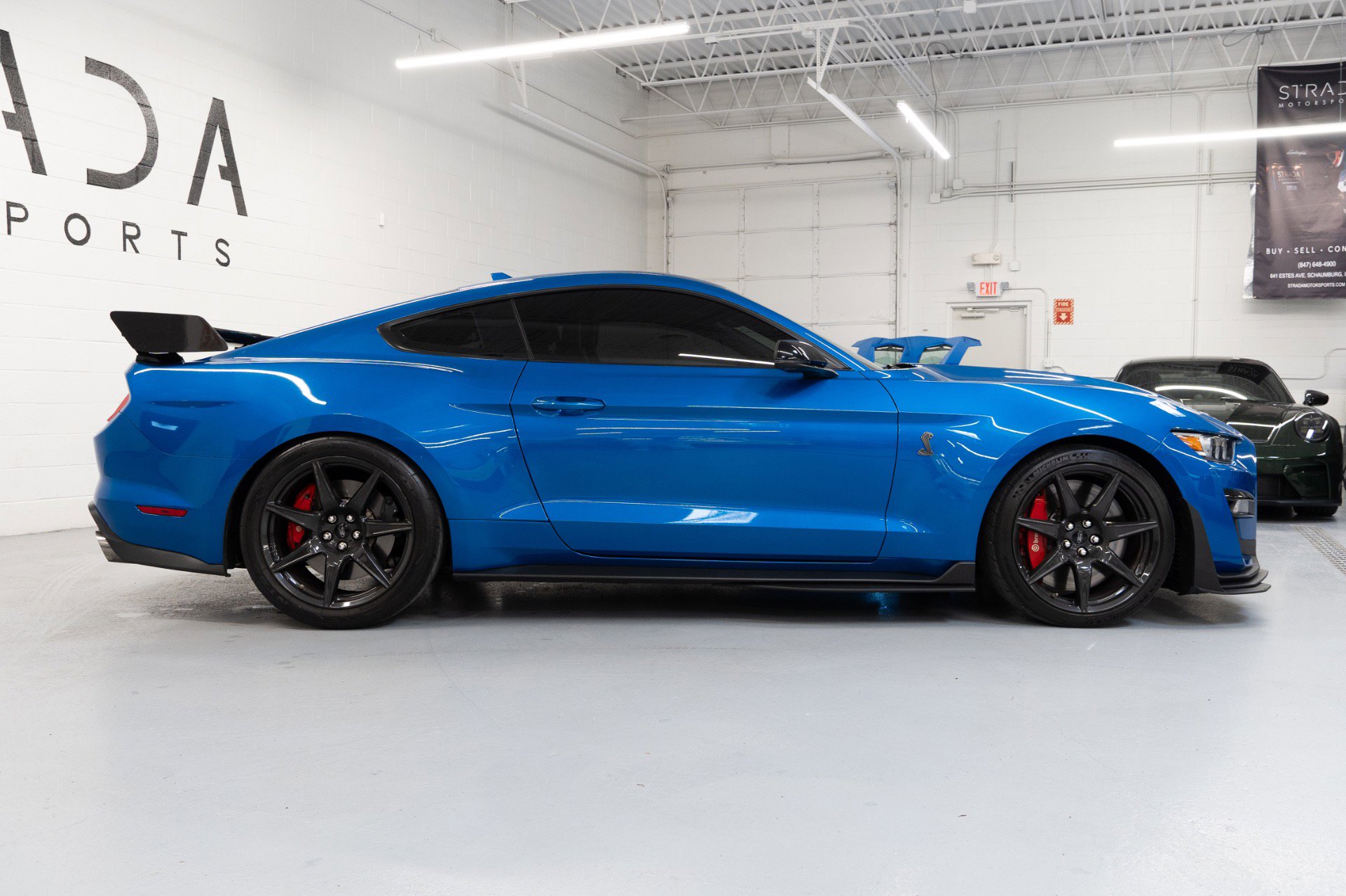 Used 2021 Ford Mustang Shelby GT500 w/ Carbon Fiber Track Pack RWD image 13