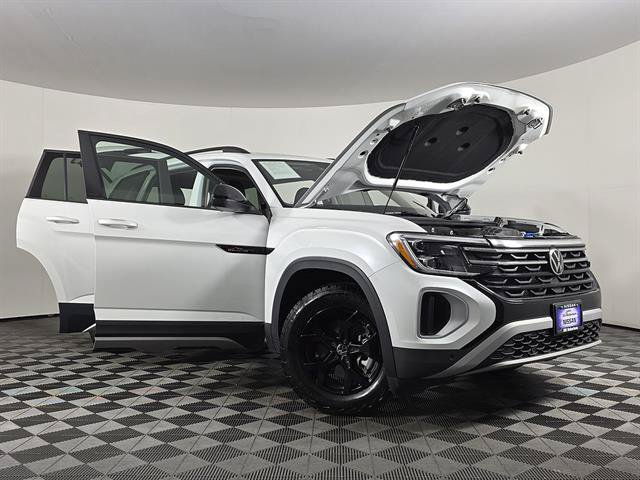 Used 2024 Volkswagen Atlas Peak Edition SEL AWD/4WD image 52