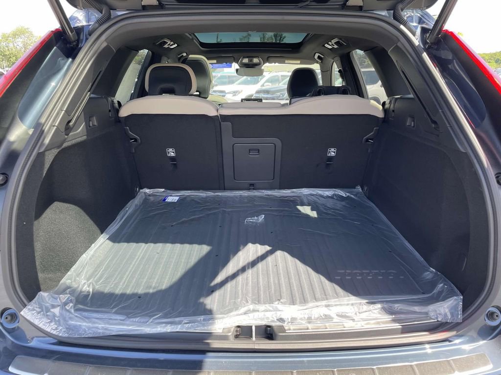 New 2026 Volvo XC60 B5 Plus w/ Protection Package Premier image 31