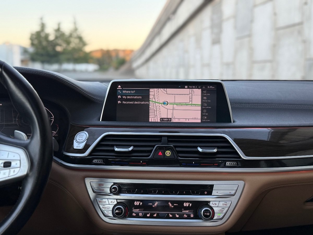 Used 2022 BMW 740i RWD image 33