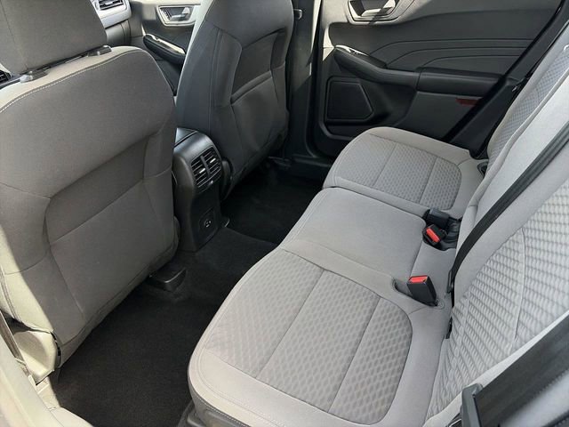 Used 2022 Ford Escape SE w/ SE Sport Appearance Package image 17