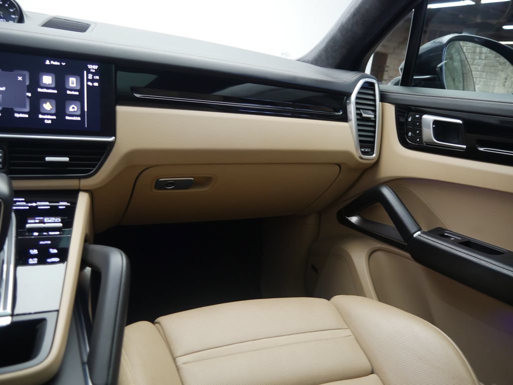 Certified 2023 Porsche Cayenne Turbo AWD/4WD image 31