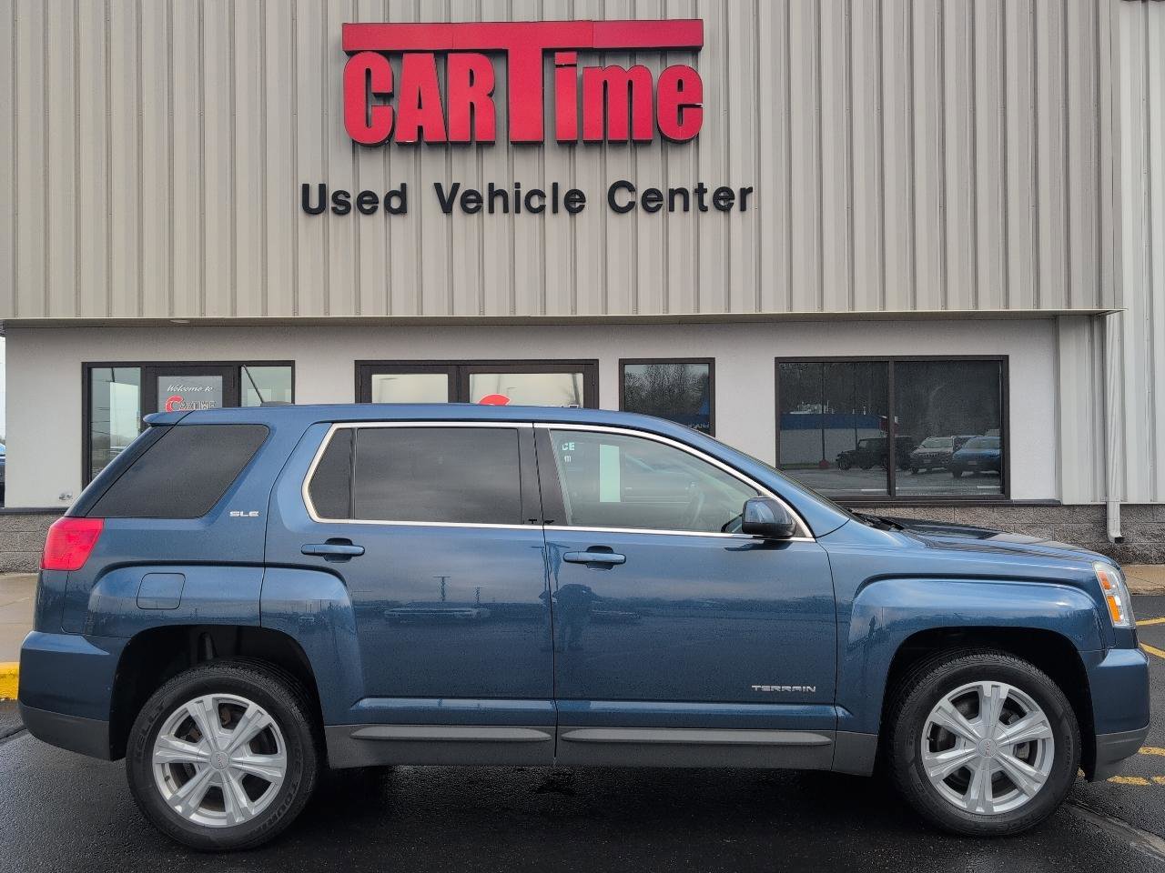 Used 2017 GMC Terrain SLE AWD/4WD image 1