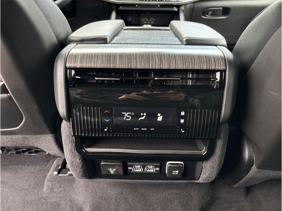 Used 2024 Jeep Wagoneer Series II w/ Flexible Seating Group image 42