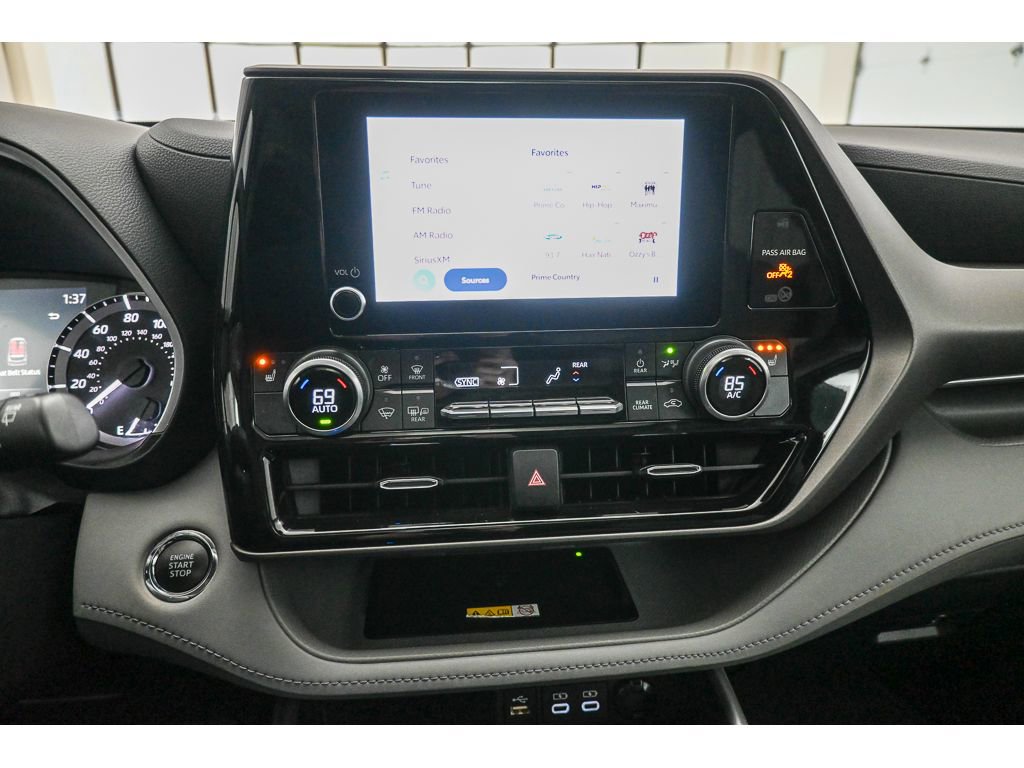 Used 2023 Toyota Highlander XLE image 15