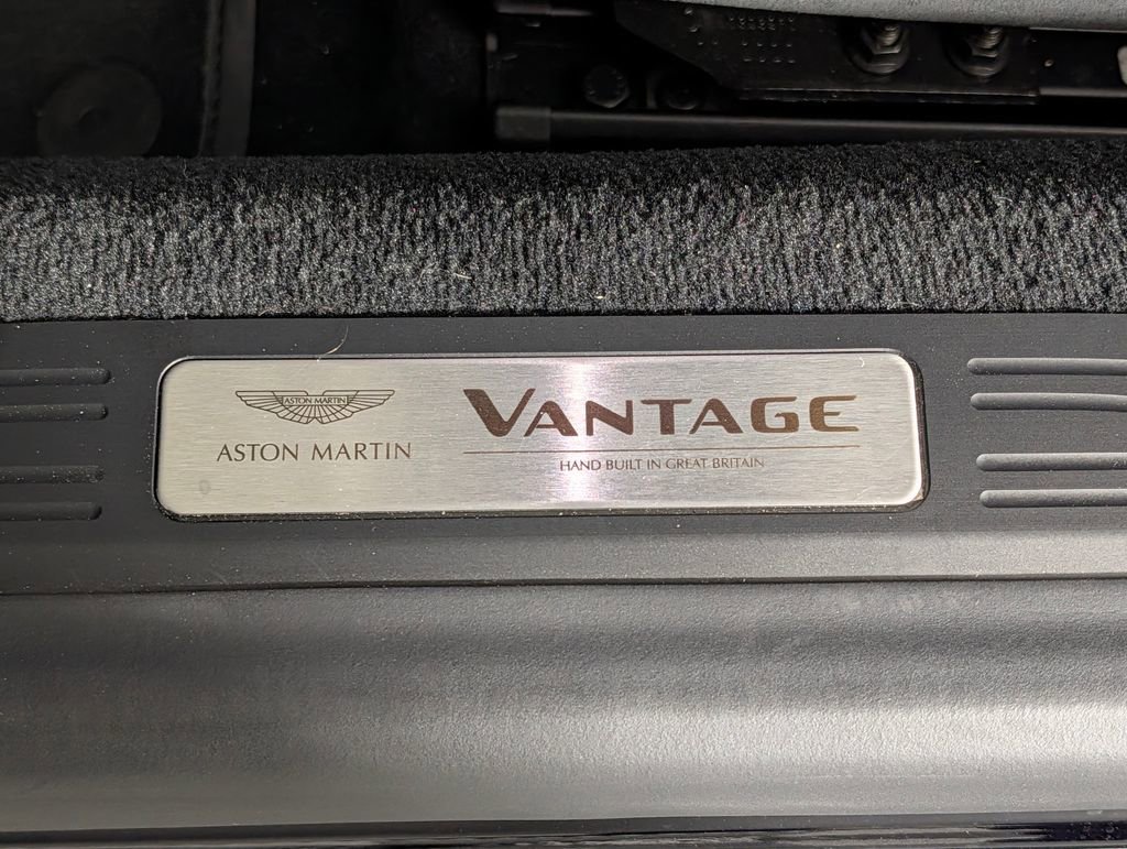 Used 2023 Aston Martin V8 Vantage Coupe image 22