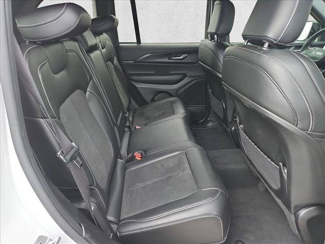 Used 2025 Jeep Grand Cherokee Altitude AWD/4WD image 27