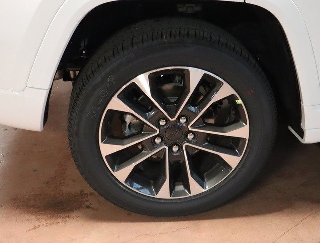 New 2023 Jeep Grand Cherokee Overland w/ Adv Protech Group III image 25