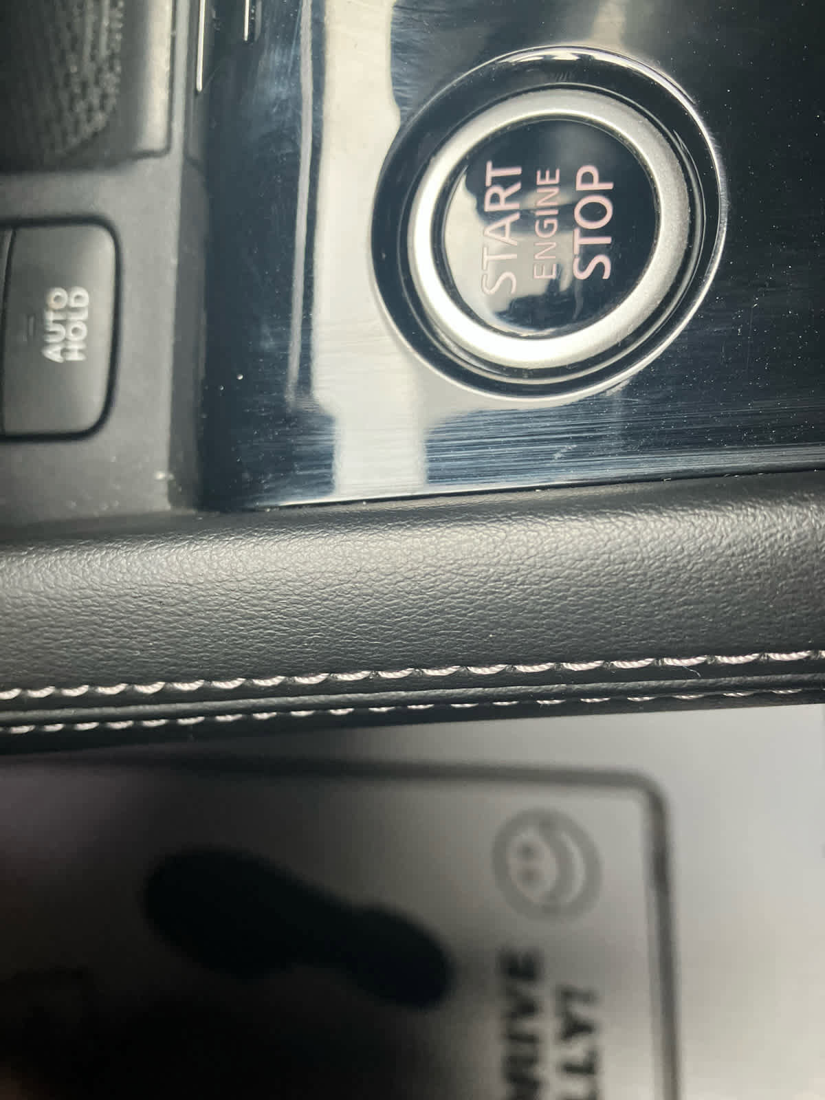 Used 2024 Nissan Kicks SR image 25